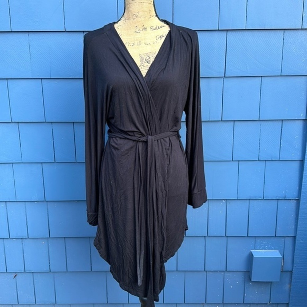 🖤🖤🖤Honeydew Intimates large black rayon elastin Light robe wrap